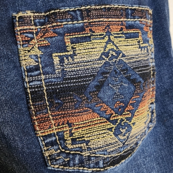 Shyanne Bootcut Embroidered pocket jeans. Women's size 32 short. 29.5' inseam - Picture 2 of 16